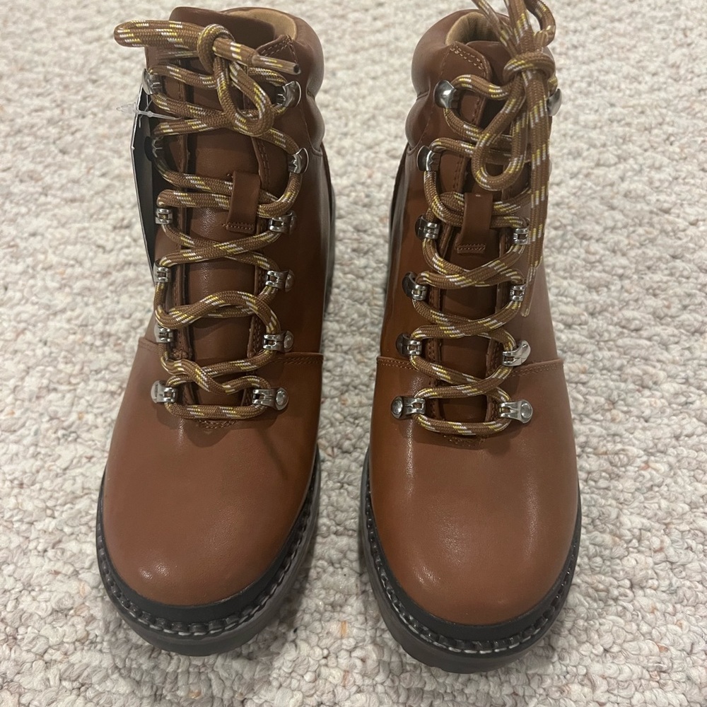 NWT universal threads boots
